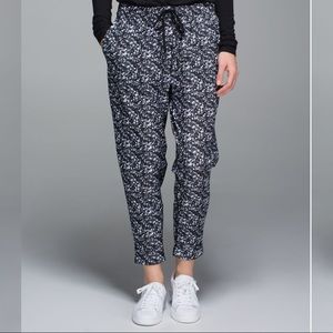 Lululemon Jet Crop Shimmy Shimmer Black White - Sequin Print Joggers size 10